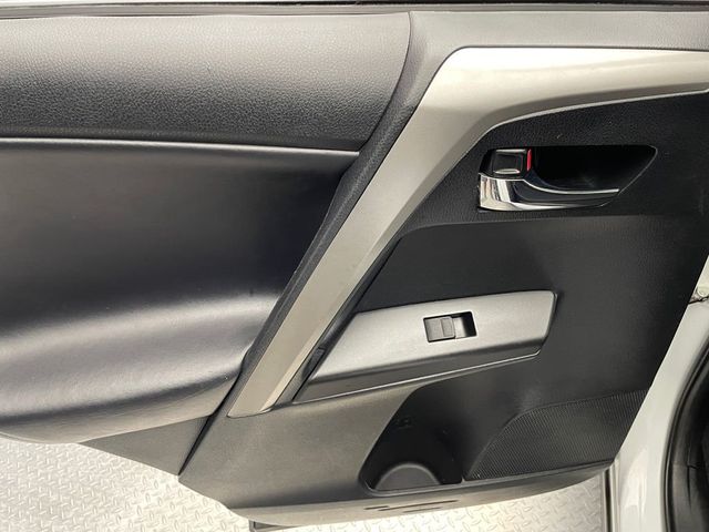 2018 Toyota RAV4 XLE AWD - 23016198 - 29