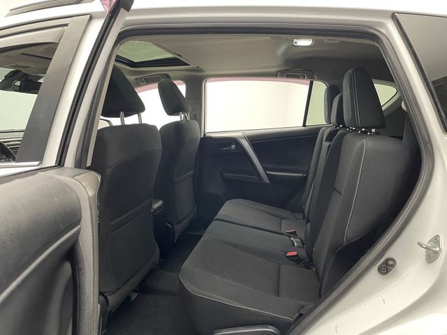 2018 Toyota RAV4 XLE AWD - 23016198 - 30