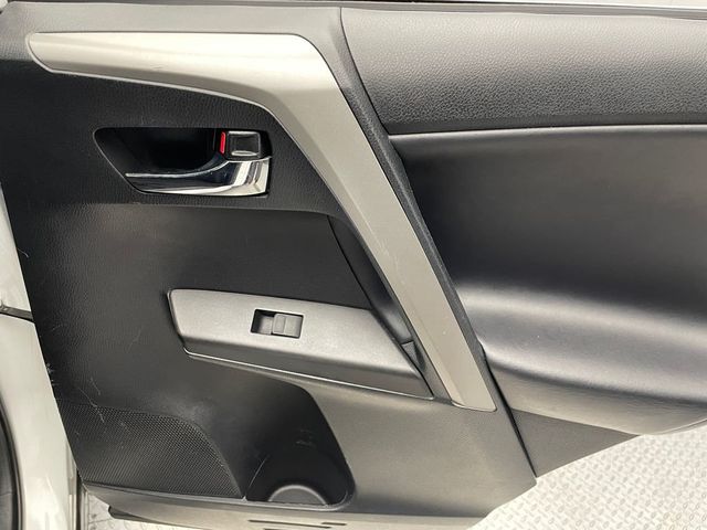 2018 Toyota RAV4 XLE AWD - 23016198 - 32