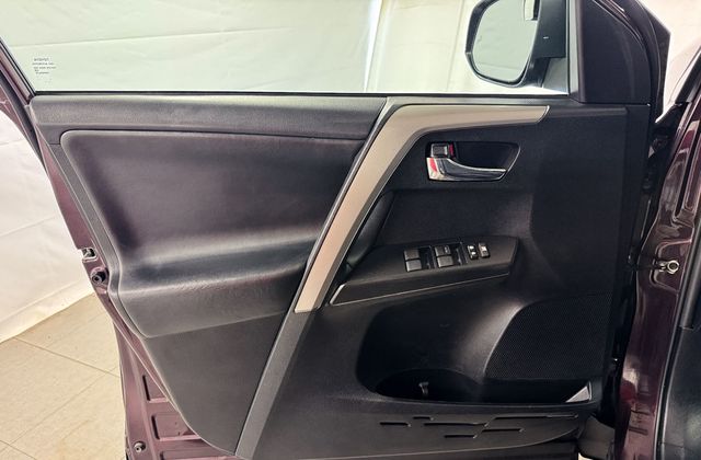 2018 Toyota RAV4 XLE AWD - 23062357 - 14