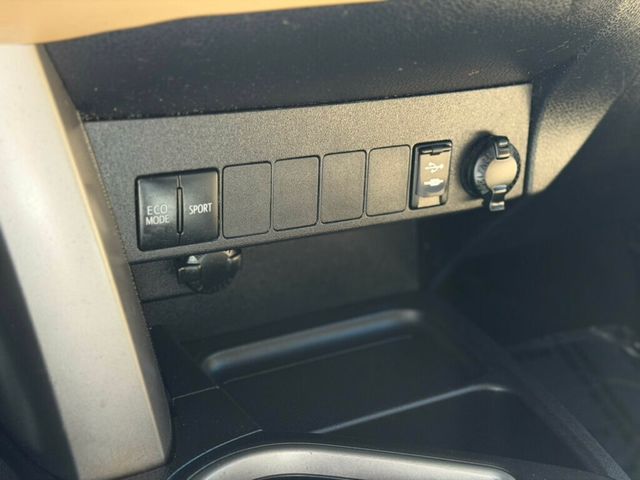 2018 Toyota RAV4 XLE FWD - 23016079 - 29