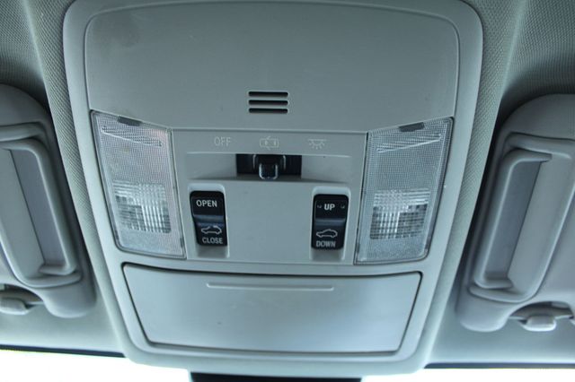 2018 Toyota RAV4 XLE FWD - 23020871 - 19