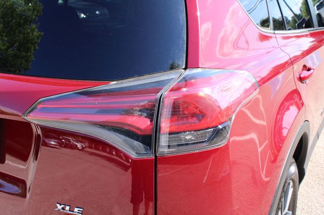 2018 Toyota RAV4 XLE FWD - 23020871 - 24