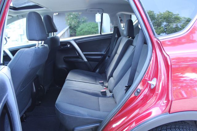 2018 Toyota RAV4 XLE FWD - 23020871 - 30
