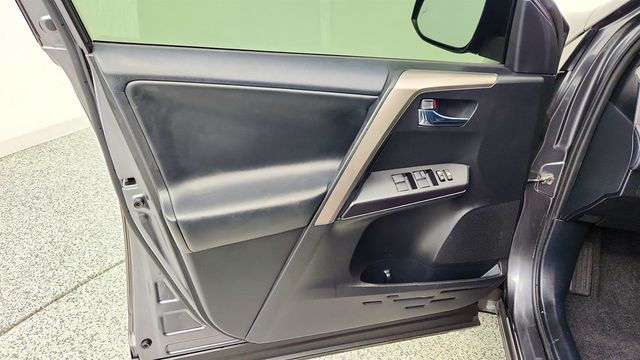 2018 Toyota RAV4 XLE FWD - 23017596 - 10