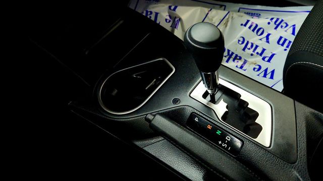 2018 Toyota RAV4 XLE FWD - 23017596 - 16