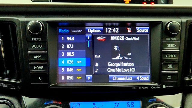 2018 Toyota RAV4 XLE FWD - 23017596 - 18