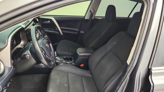 2018 Toyota RAV4 XLE FWD - 23017596 - 19