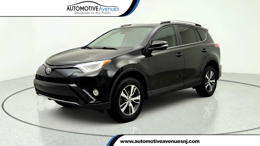 2018 Toyota RAV4 XLE w/ Plus Extra Value Pkg & Blind Spot Monitor - 23032145 | Video 1