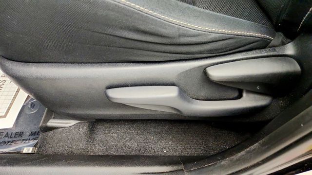 2018 Toyota RAV4 XLE w/ Plus Extra Value Pkg & Blind Spot Monitor - 23032145 - 11