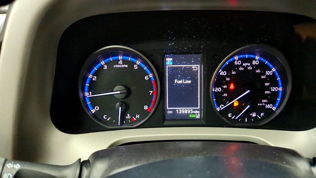 2018 Toyota RAV4 XLE w/ Plus Extra Value Pkg & Blind Spot Monitor - 23032145 - 14