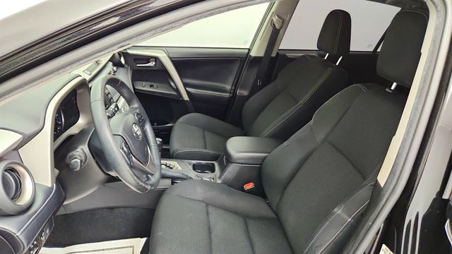 2018 Toyota RAV4 XLE w/ Plus Extra Value Pkg & Blind Spot Monitor - 23032145 - 19