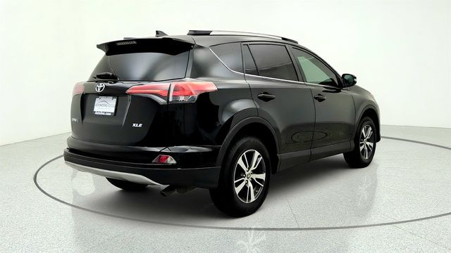 2018 Toyota RAV4 XLE w/ Plus Extra Value Pkg & Blind Spot Monitor - 23032145 - 4