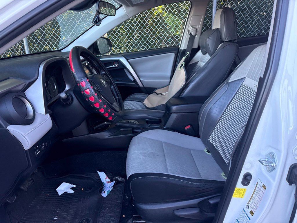 2018 Toyota RAV4 Hybrid LE AWD - 23096855 - 9