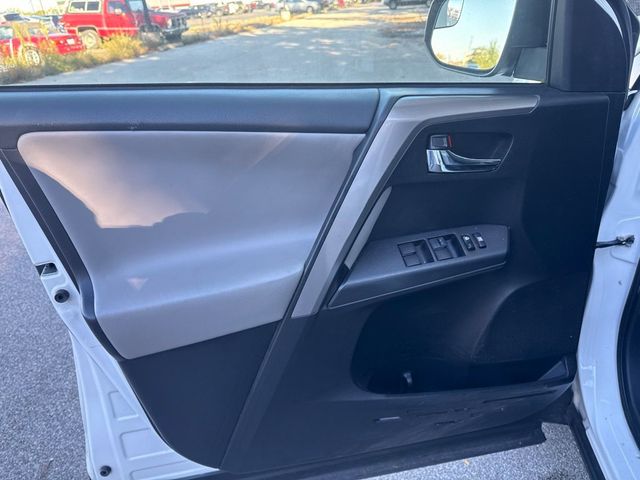 2018 Toyota RAV4 Hybrid LE AWD - 23096855 - 10