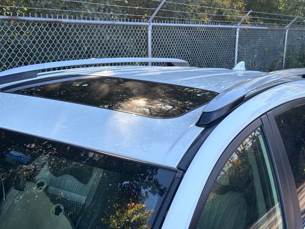2018 Toyota RAV4 Hybrid LE AWD - 23096855 - 3