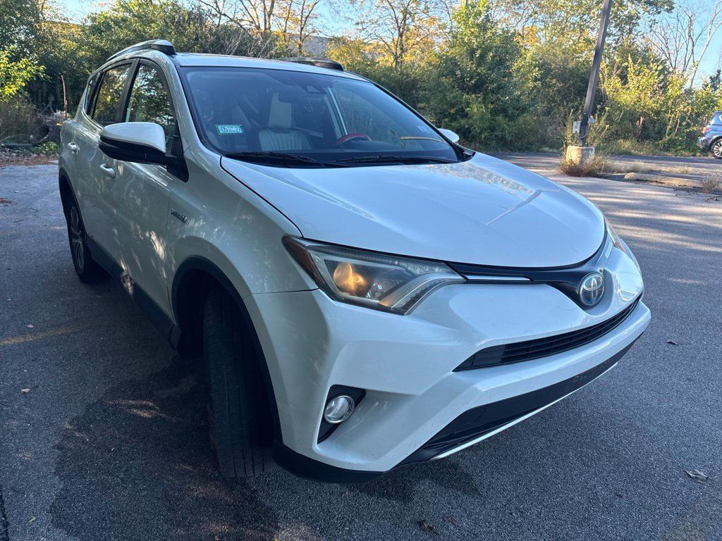 2018 Toyota RAV4 Hybrid LE AWD - 23096855 - 6