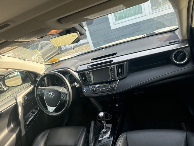 2018 Toyota RAV4 Hybrid Limited AWD - 23006325 - 10