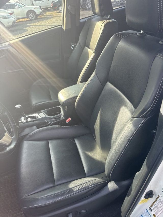 2018 Toyota RAV4 Hybrid Limited AWD - 23006325 - 19