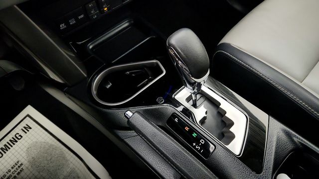 2018 Toyota RAV4 Hybrid Limited AWD - 22947864 - 16