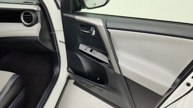 2018 Toyota RAV4 Hybrid Limited AWD - 22947864 - 26