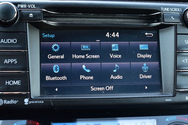 2018 Toyota RAV4 Hybrid SE AWD - 23084216 - 18