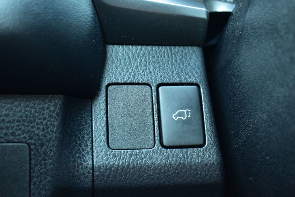 2018 Toyota RAV4 Hybrid SE AWD - 23084216 - 33