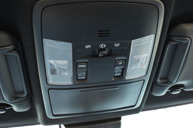 2018 Toyota RAV4 Hybrid SE AWD - 23084216 - 34