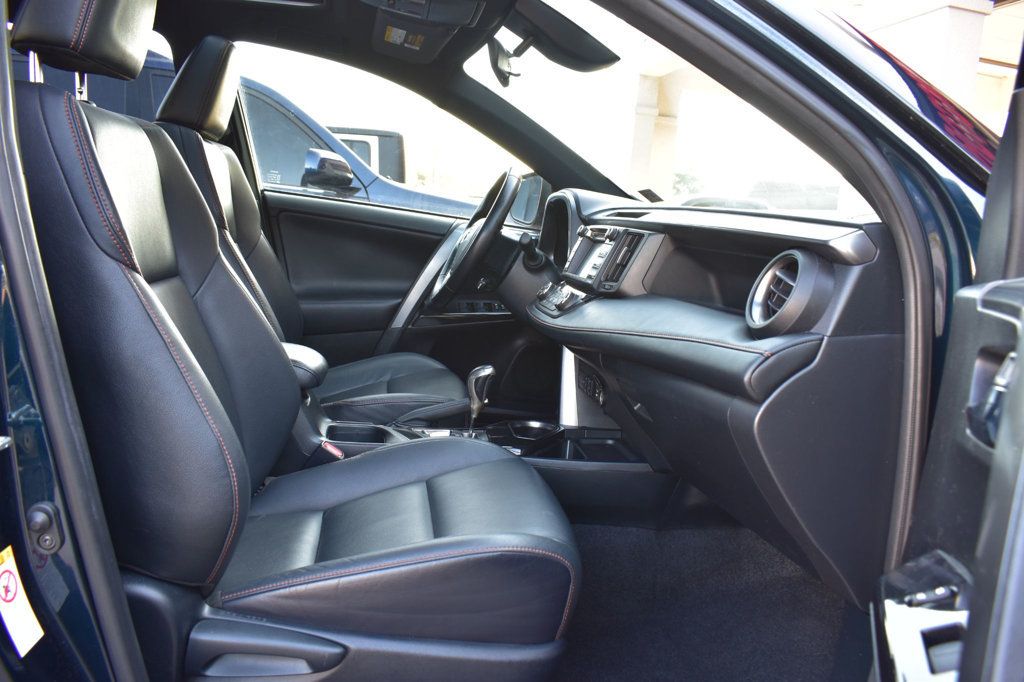 2018 Toyota RAV4 Hybrid SE AWD - 23084216 - 39