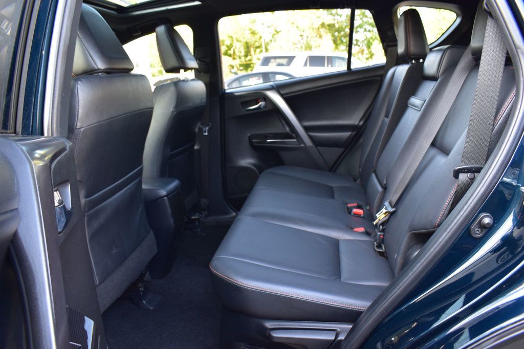 2018 Toyota RAV4 Hybrid SE AWD - 23084216 - 42