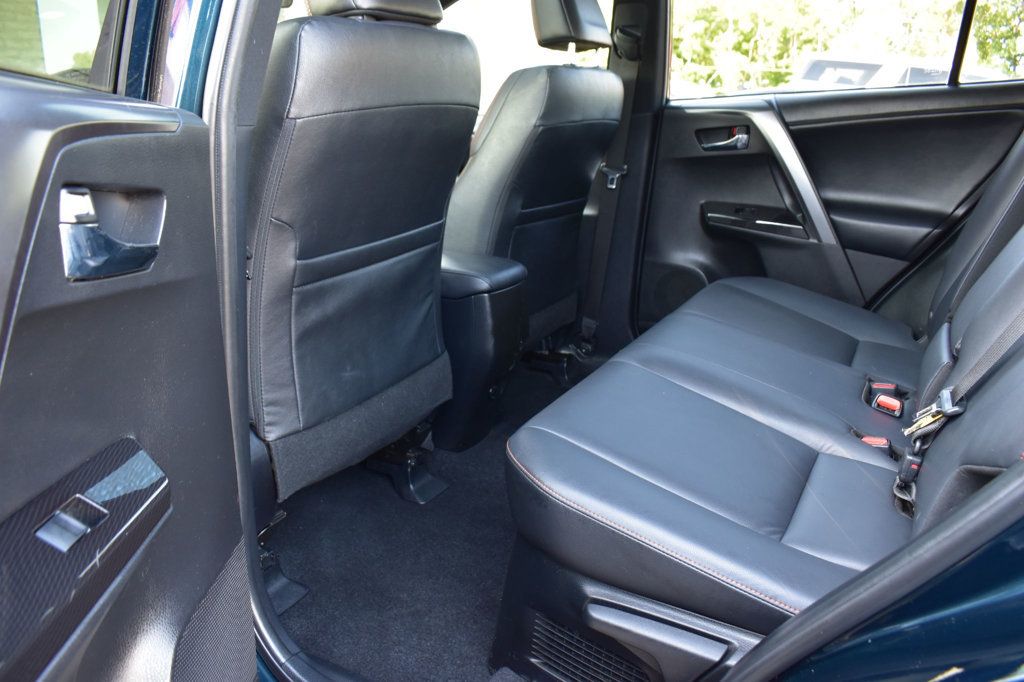 2018 Toyota RAV4 Hybrid SE AWD - 23084216 - 44