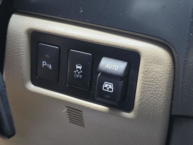 2018 Toyota Sequoia Limited RWD - 23021955 - 28