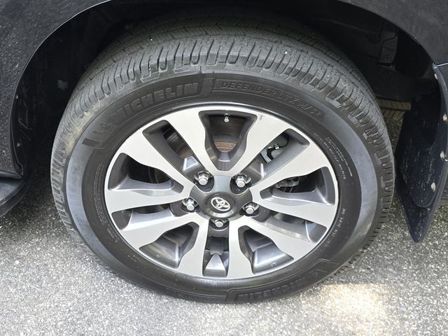 2018 Toyota Sequoia Limited RWD - 23021955 - 37
