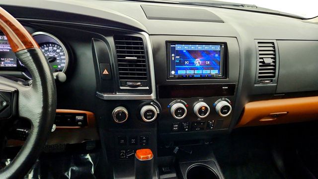 2018 Toyota Sequoia Platinum 4WD - 23025742 - 17