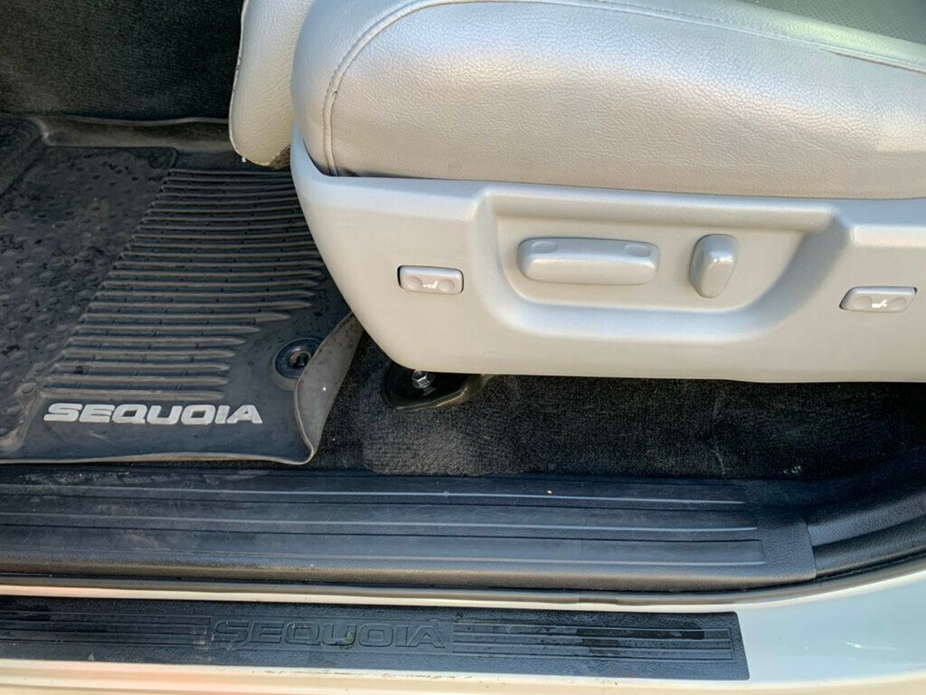 2018 Toyota Sequoia Platinum 4WD 5.7L V8 - 22965370 - 34