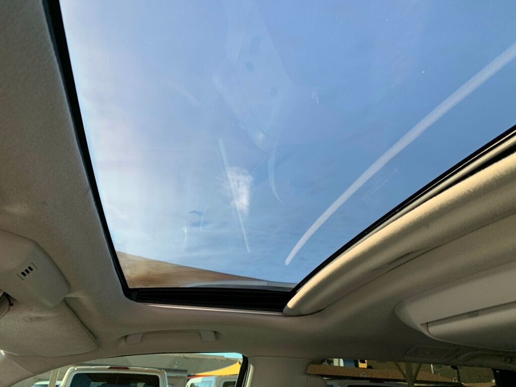 2018 Toyota Sequoia Platinum 4WD 5.7L V8 - 22965370 - 37