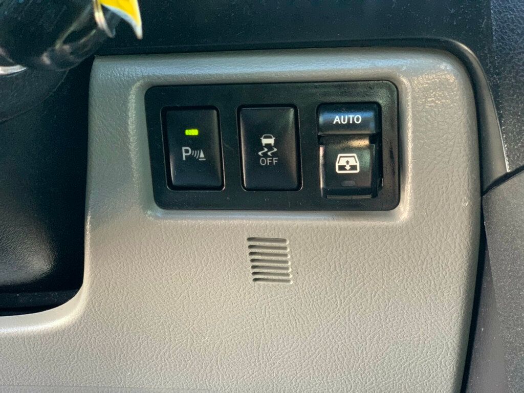 2018 Toyota Sequoia Platinum 4WD 5.7L V8 - 22965370 - 39