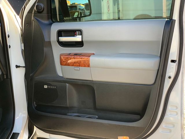 2018 Toyota Sequoia Platinum 4WD 5.7L V8 - 22965370 - 40