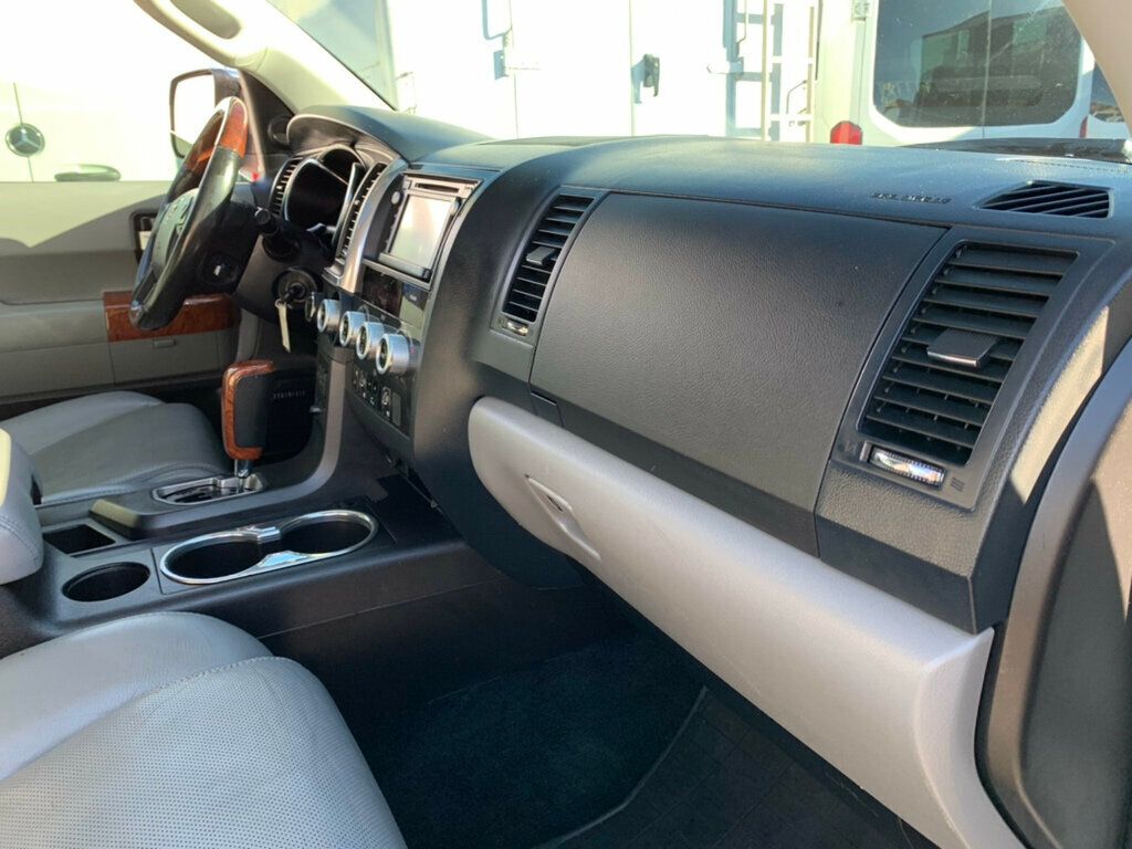 2018 Toyota Sequoia Platinum 4WD 5.7L V8 - 22965370 - 43