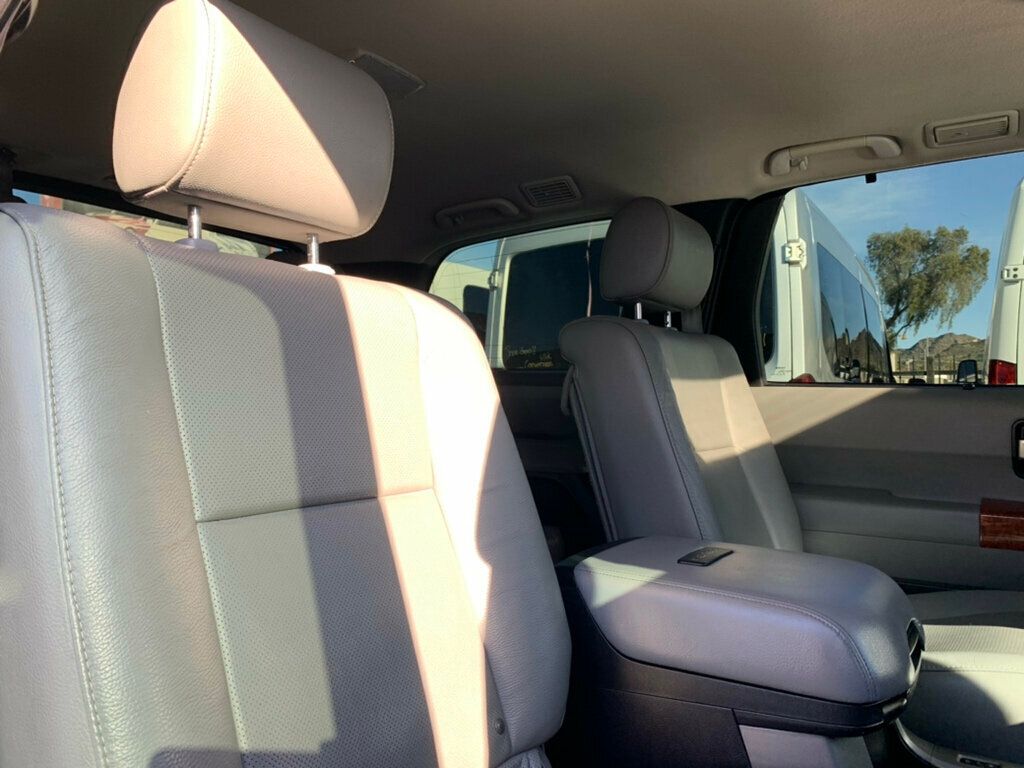 2018 Toyota Sequoia Platinum 4WD 5.7L V8 - 22965370 - 49