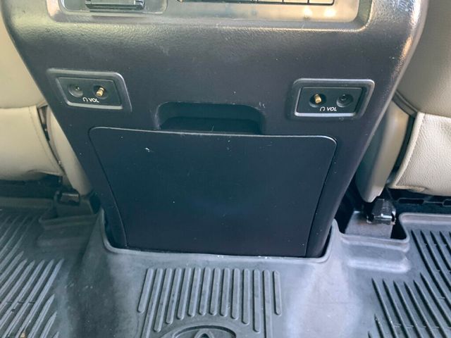 2018 Toyota Sequoia Platinum 4WD 5.7L V8 - 22965370 - 56