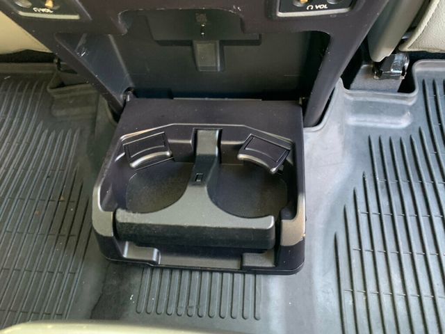 2018 Toyota Sequoia Platinum 4WD 5.7L V8 - 22965370 - 57