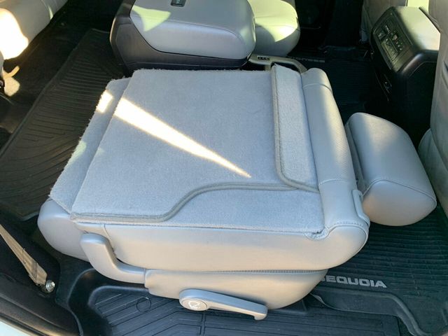 2018 Toyota Sequoia Platinum 4WD 5.7L V8 - 22965370 - 63