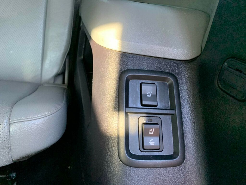 2018 Toyota Sequoia Platinum 4WD 5.7L V8 - 22965370 - 6