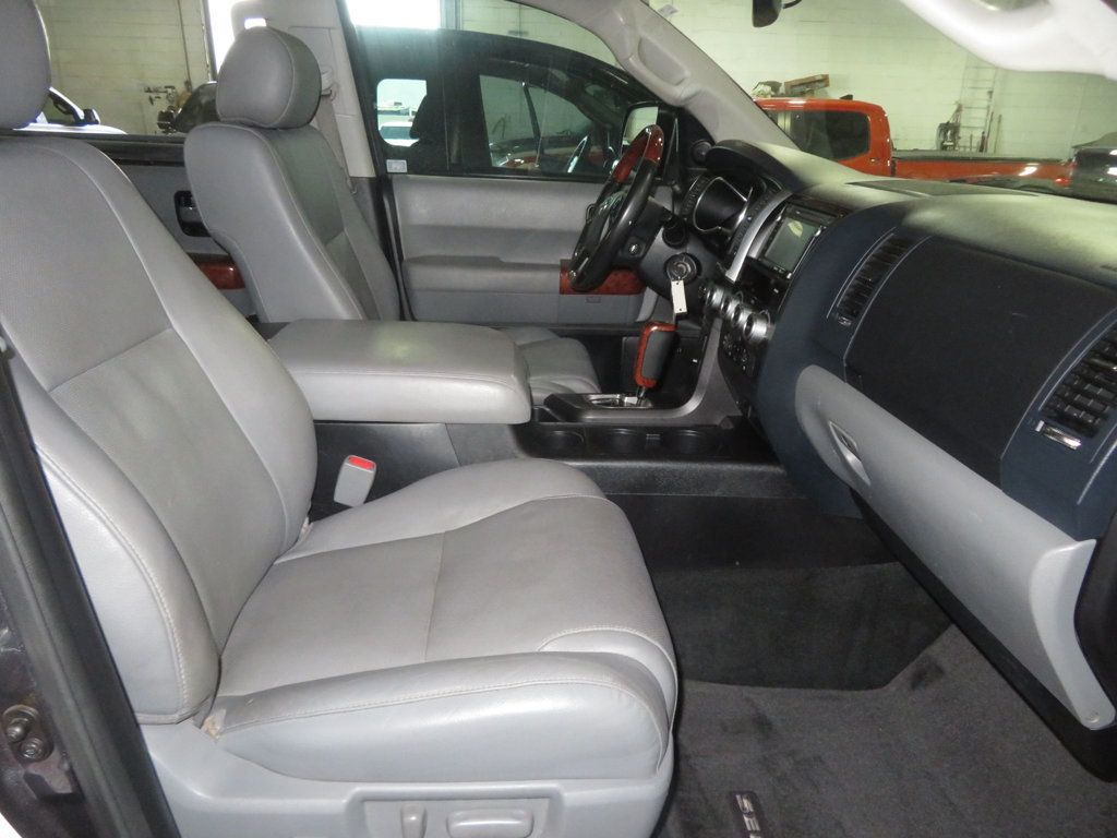 2018 Toyota Sequoia PLATINUM SEQUOIA 4X4 LEATHER 2 OWNER EXTRA CLEAN 3RD ROW SEAT  - 22888950 - 31