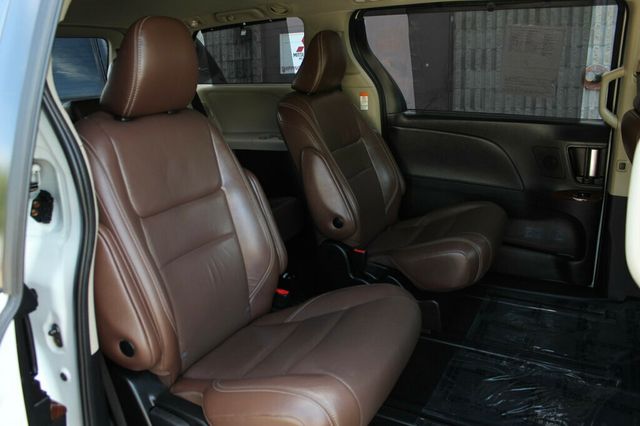 2018 Toyota Sienna AWD LIMITED PREMIUM w/NAVIGATION, DUAL PANO MOONROOF, & LEATHER - 23039669 - 10