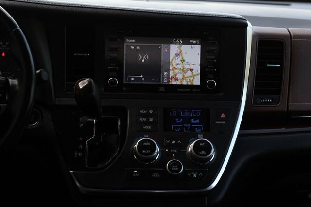 2018 Toyota Sienna AWD LIMITED PREMIUM w/NAVIGATION, DUAL PANO MOONROOF, & LEATHER - 23039669 - 13