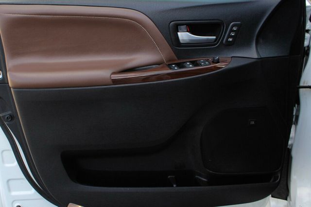 2018 Toyota Sienna AWD LIMITED PREMIUM w/NAVIGATION, DUAL PANO MOONROOF, & LEATHER - 23039669 - 21