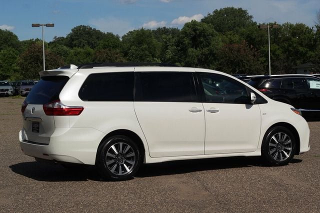 2018 Toyota Sienna AWD LIMITED PREMIUM w/NAVIGATION, DUAL PANO MOONROOF, & LEATHER - 23039669 - 2