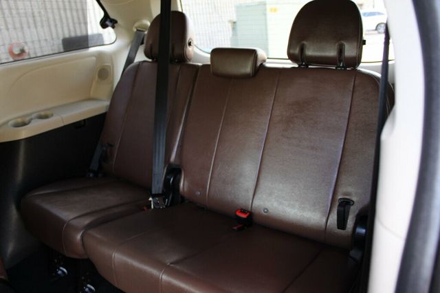 2018 Toyota Sienna AWD LIMITED PREMIUM w/NAVIGATION, DUAL PANO MOONROOF, & LEATHER - 23039669 - 30
